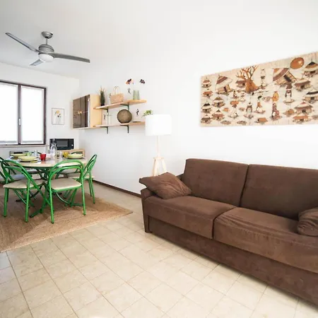 Welcome Traveller Charm Costabella 公寓 *