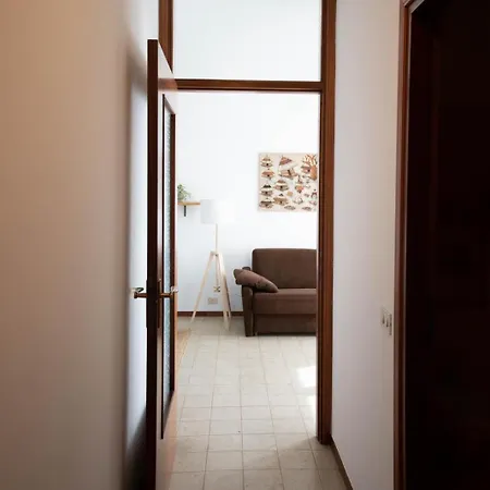 Welcome Traveller Charm Costabella Бардоліно